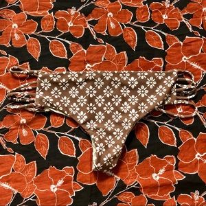 NWOT Acacia Molokini Bottoms Size M in Daisy Block